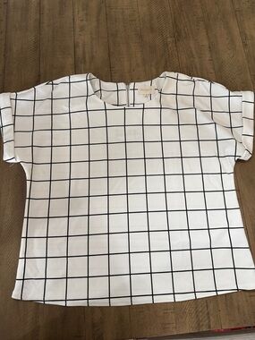 MELLODAY White Short Sleeve Top with Black Windowpane Grid